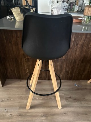 Taburetes de cocina negros y madera