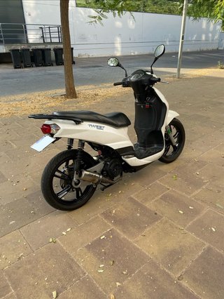 Peugeot Tweet 125i
