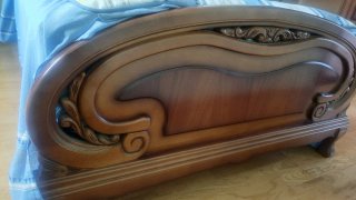 Estructura de cama con cabecero y somier