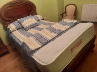 Estructura de cama con cabecero y somier