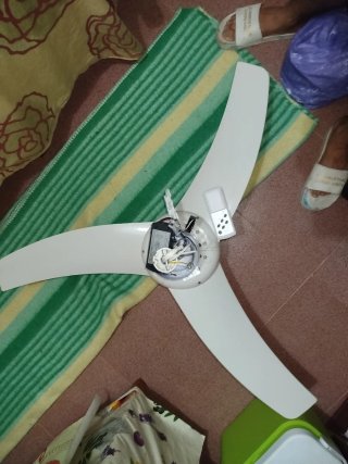 Ventilador de techo blanco