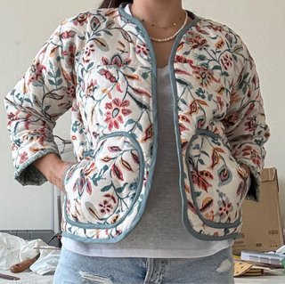 Chaqueta acolchada romántica floral