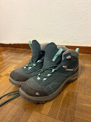 Botas de montaña Quechua grises y turquesa