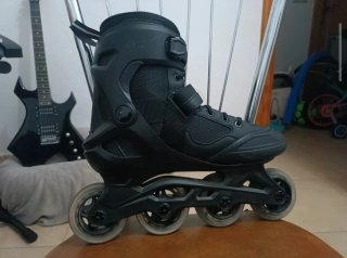 Patines en línea negros
