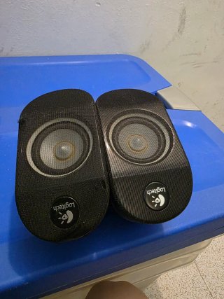 Logitech 2.1 Subwoofer y Altavoces