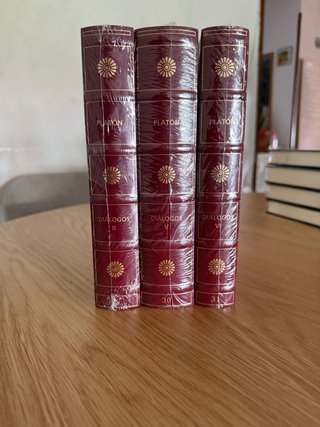 Lote de libros de filosofía griega.