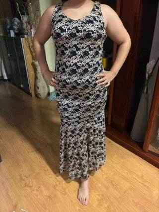 Vestido elegante negro y dorado con brillo