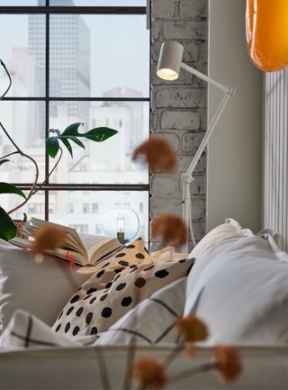 Lámpara de pie/lectura IKEA NYMÅNE blanca