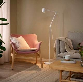 Lámpara de pie/lectura IKEA NYMÅNE blanca