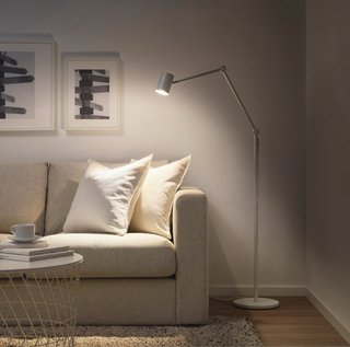 Lámpara de pie/lectura IKEA NYMÅNE blanca