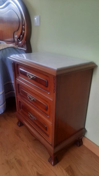 Dormitorio matrimonio con mesita cama 105×190