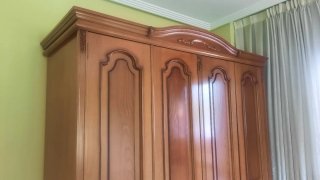 Dormitorio matrimonio con mesita cama 105×190