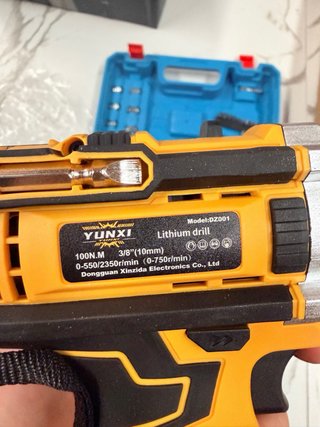Taladro Inalámbrico YUNXI con Accesorios
