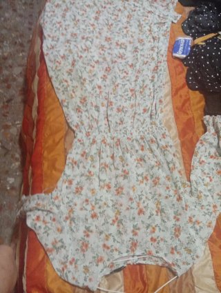 vestido estilo romántico. Lefties L