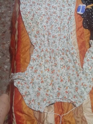 vestido estilo romántico. Lefties L