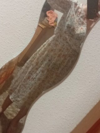 vestido estilo romántico. Lefties L