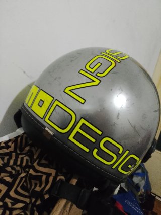 Casco Momo Grigio Argento Scritte Verde Fluo