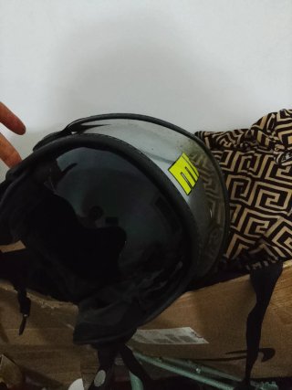 Casco Momo Grigio Argento Scritte Verde Fluo