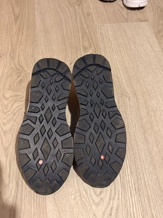 Zapatillas deportivas beige y blancas