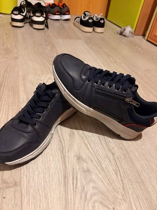 Zapatillas deportivas beige y blancas