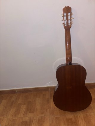 Guitarra Clásica Admira con su funda