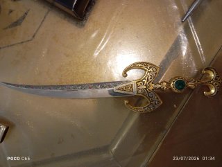 Cuchillo decorativo con funda