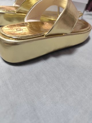 Sandalias doradas talla 39 a estrenar