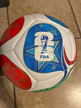 Balón de fútbol FIFA con diseño de estrellas