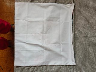Funda Cojín Navideño Bolas Rojas y Blancas