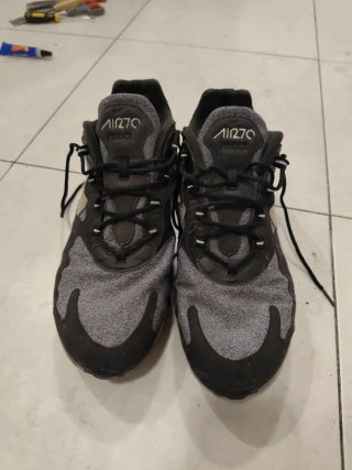 Nike Air Max 270 Gris y Negro