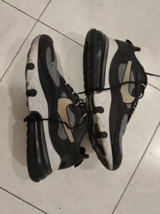 Nike Air Max 270 Gris y Negro