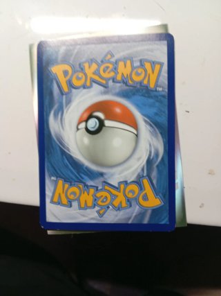 Carta Pokémon Zapdos Básico