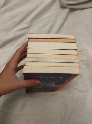 Libros: pirata garrapata, finis mundi, ojo de nube