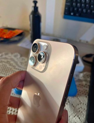 iPhone 16 Pro Max Dorado/Rosa