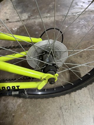 Bicicleta infantil negra y amarilla 20 pulgadas