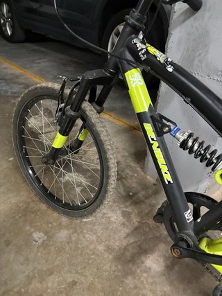 Bicicleta infantil negra y amarilla 20 pulgadas