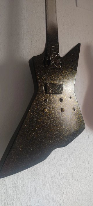 PINTA TU GUITARRA ELÉCTRICA!
