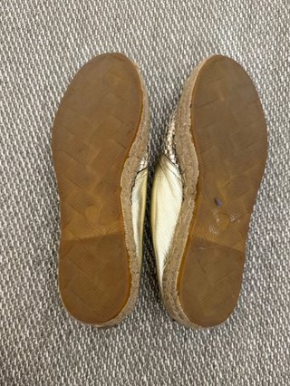 Alpargatas de piel doradas