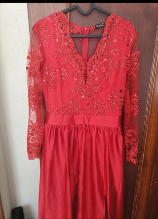 Vestido de fiesta rojo largo con encaje