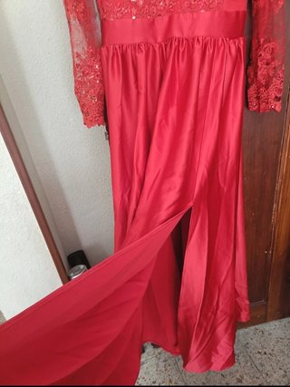 Vestido de fiesta rojo largo con encaje