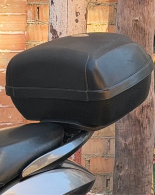 Baúl para moto / scooter negro