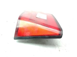 Mitsubishi 22396242 piloto trasero derecho carisma