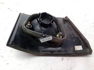Mitsubishi 22396242 piloto trasero derecho carisma