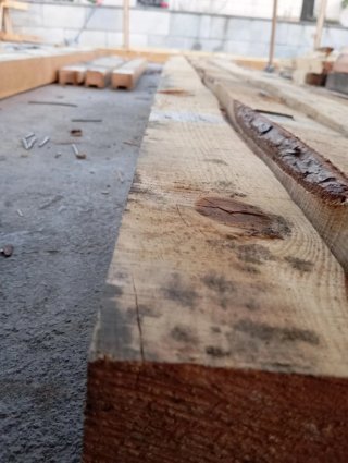 Vigas. Palos. Postes. Puntales. Vigas de madera