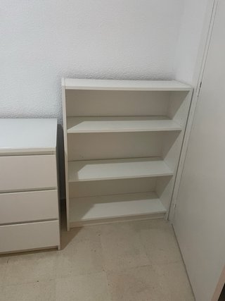 Estantería blanca de madera