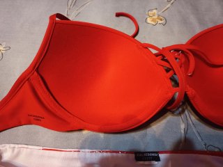 Bikini rojo y blanco