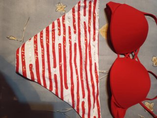 Bikini rojo y blanco