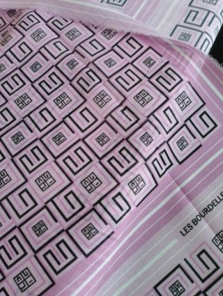 Tessuto Chiffon con fantasia geometrica MT 2.50