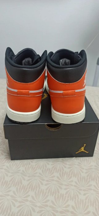 Nike Air Jordan 1 Mid Negro Naranja T. 42.5