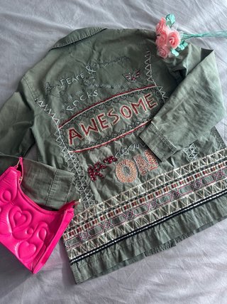 Chaqueta militar Zara bordada